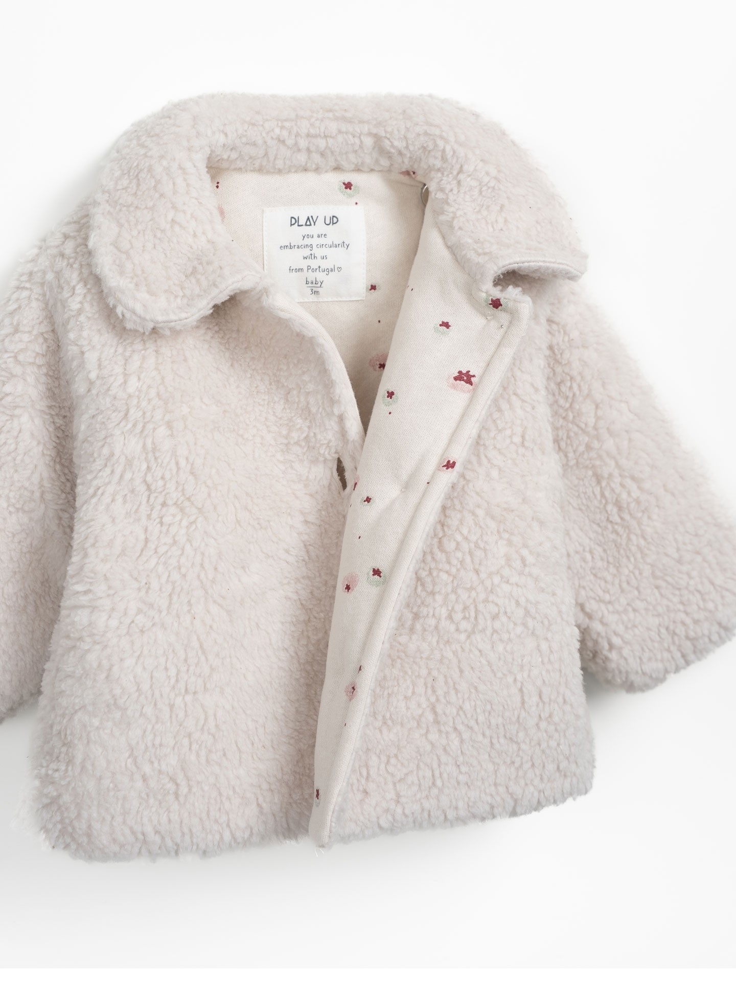 Fur coat with wooden buttons