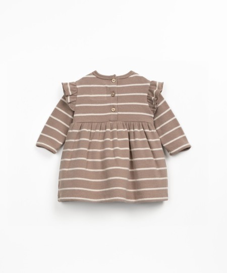 Vestido de malha com mistura de fibras naturais e fibras recicladas