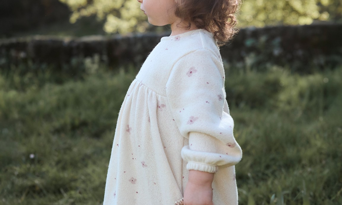 Abito in maglina con miscela di fibre naturali e riciclate