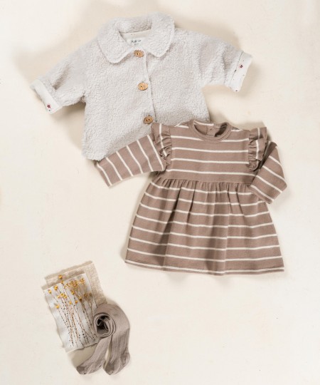 Vestido de malha com mistura de fibras naturais e fibras recicladas