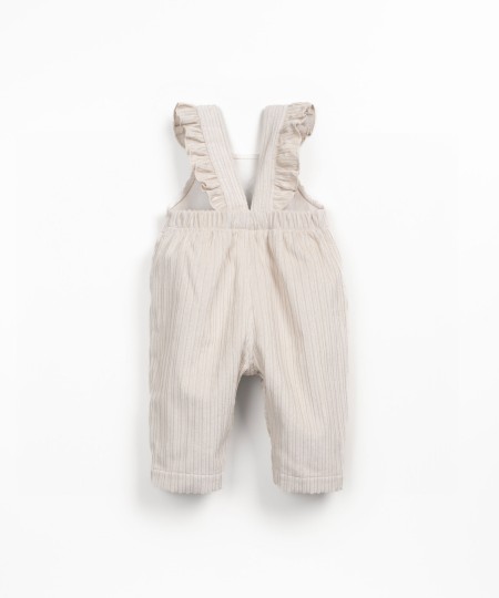 Mono de pana con bordado en el pecho