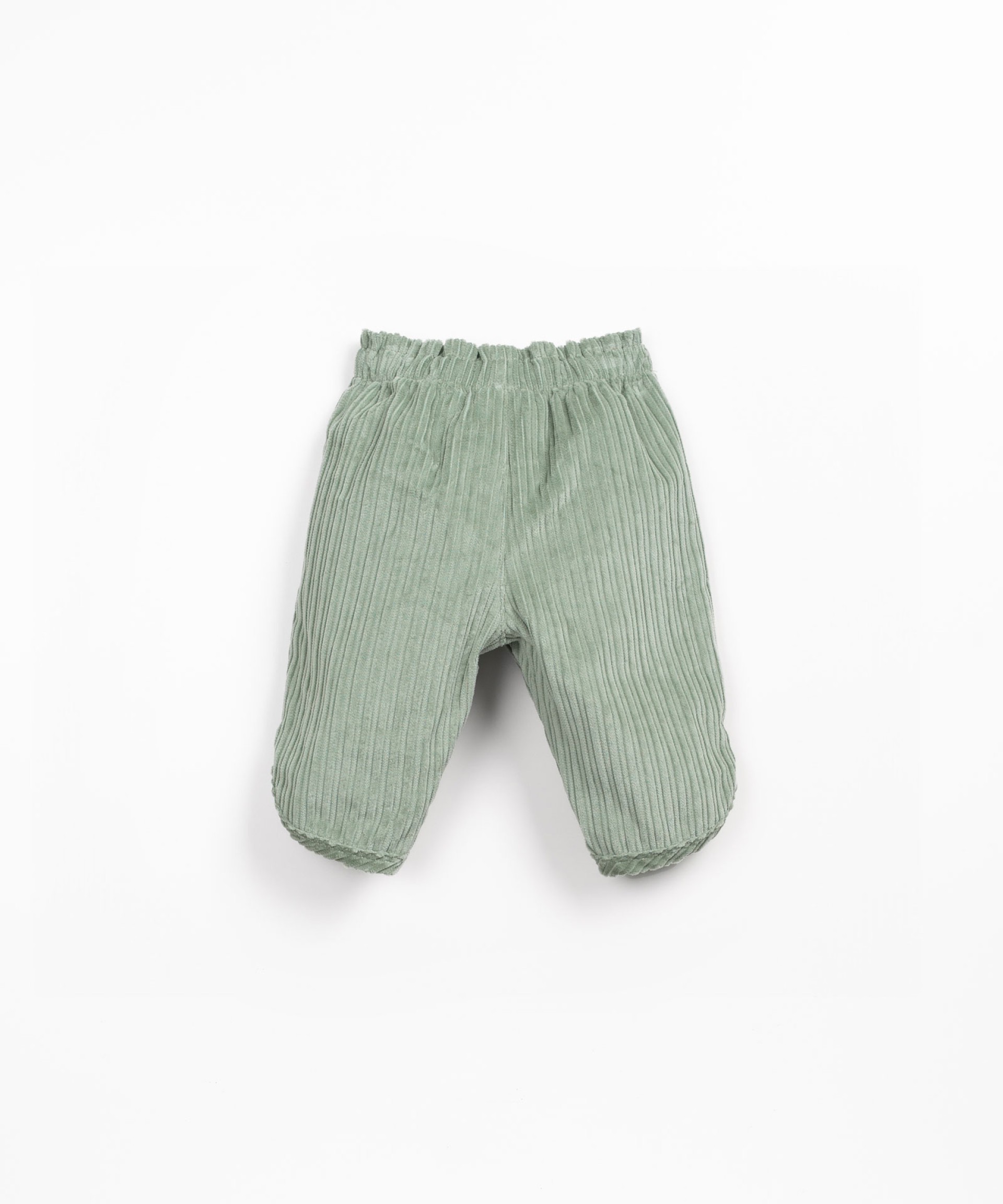 Corduroy trousers made from a blend of natural fibers and recycled fibers