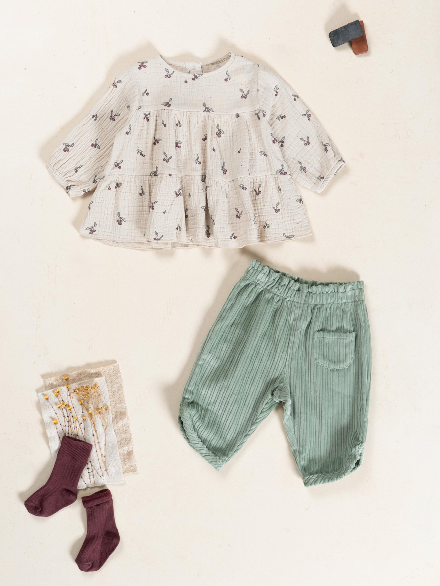 Pantalon en velours côtelé à taille élastique