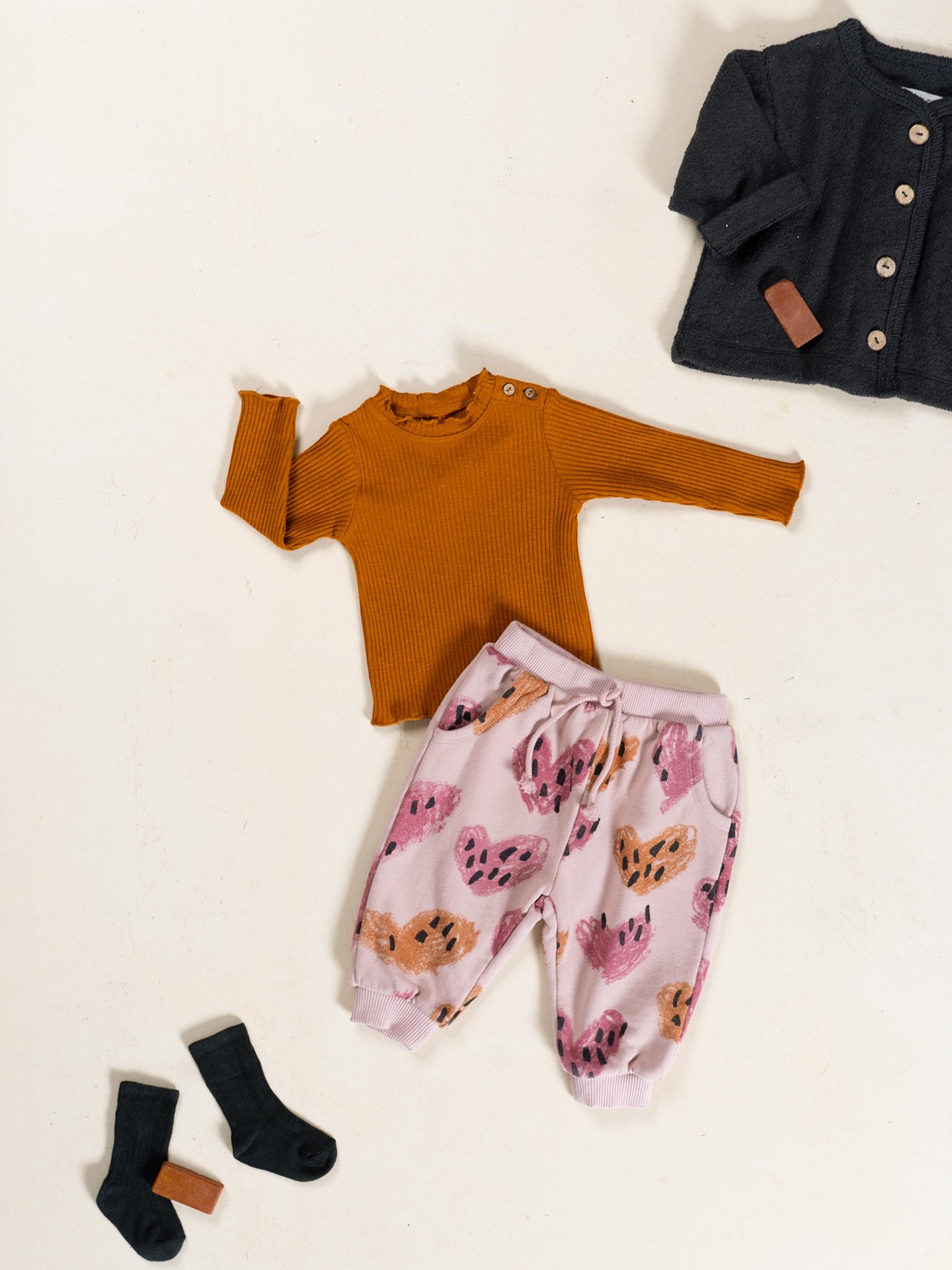 Jersey trousers with heart print