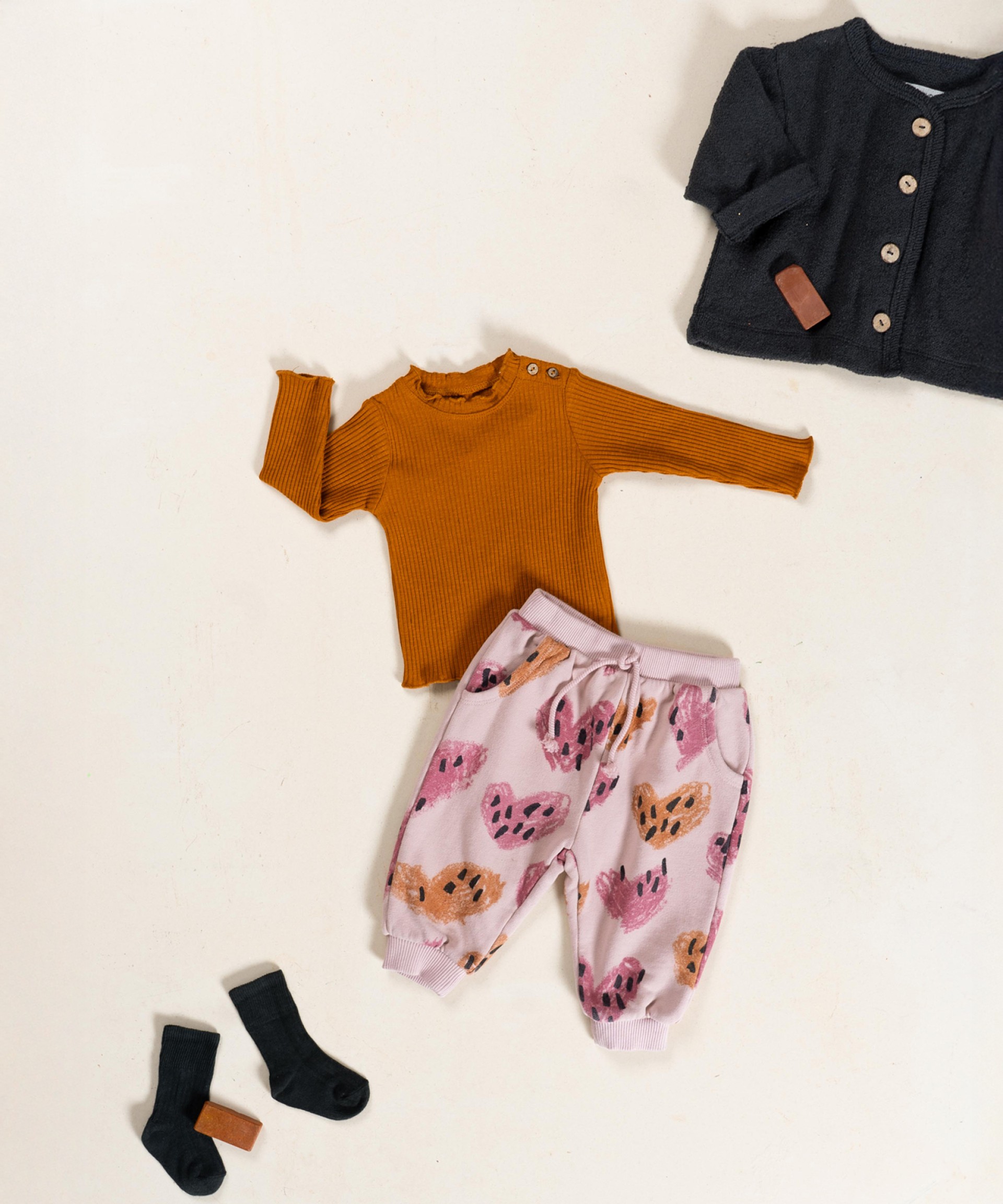 Trousers made from a blend of organic cotton and cotton