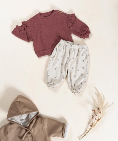 Printed cotton twill trousers with strawberry tree pattern