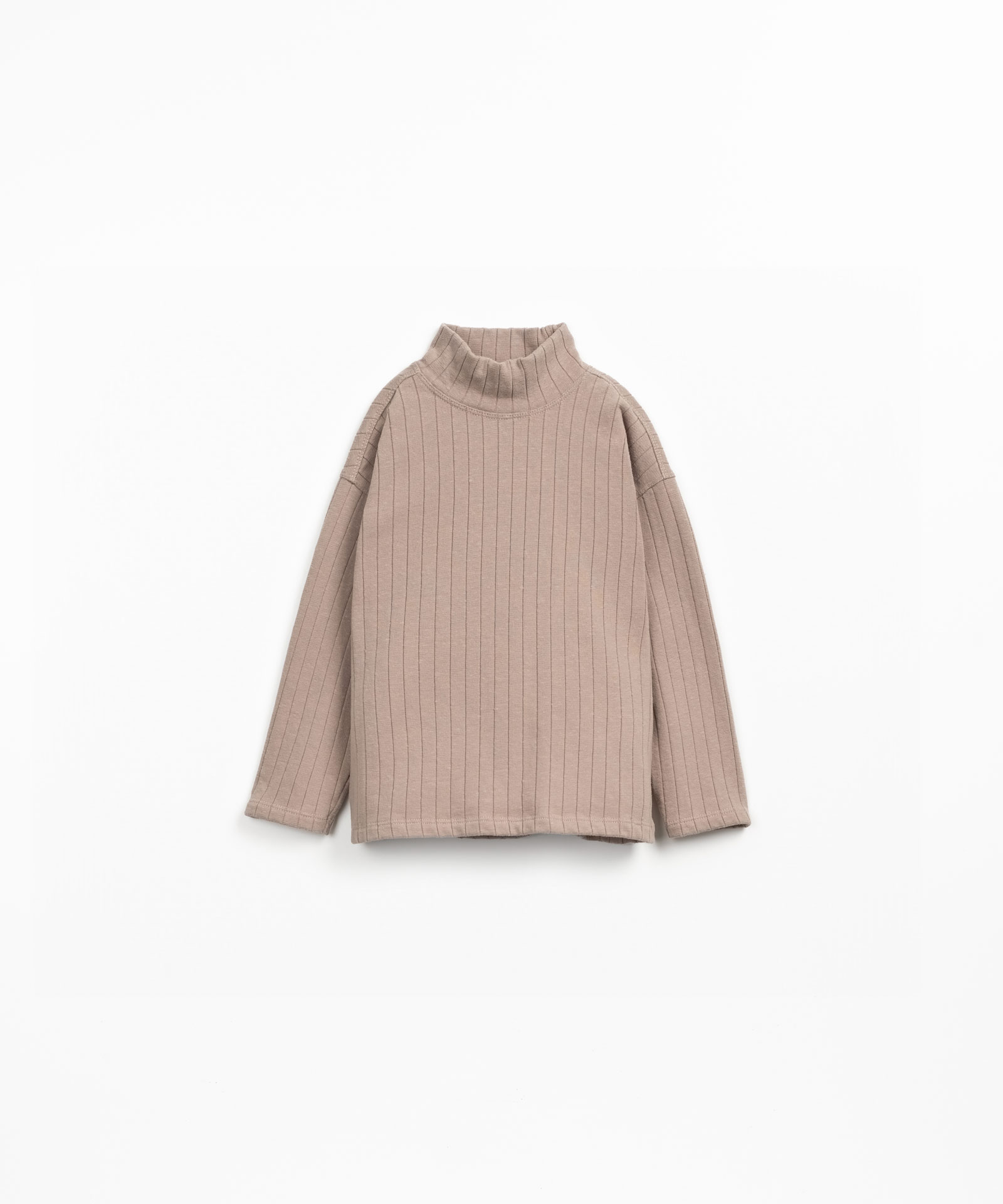 Ribbed knit t-shirt with a blend of natural and recycled fibers