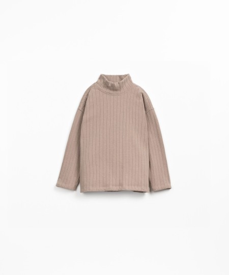 Ribbed knit t-shirt with a blend of natural and recycled fibers