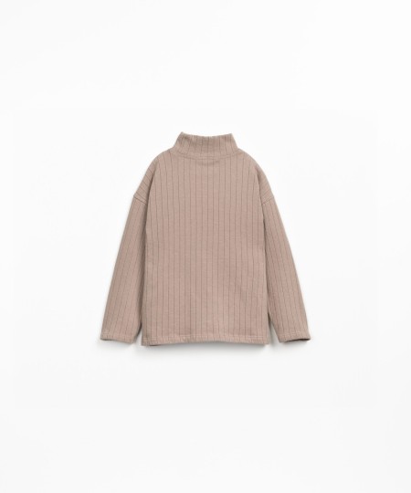 Ribbed knit t-shirt with a blend of natural and recycled fibers