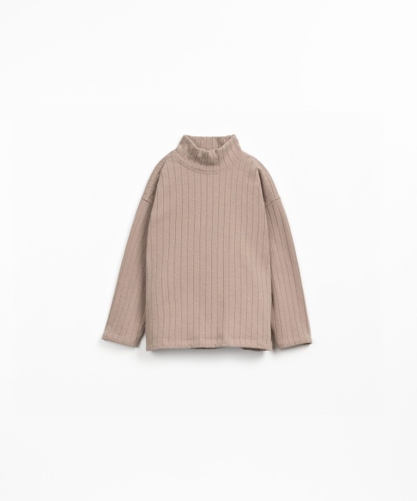 Ribbed knit t-shirt with a blend of natural and recycled fibers