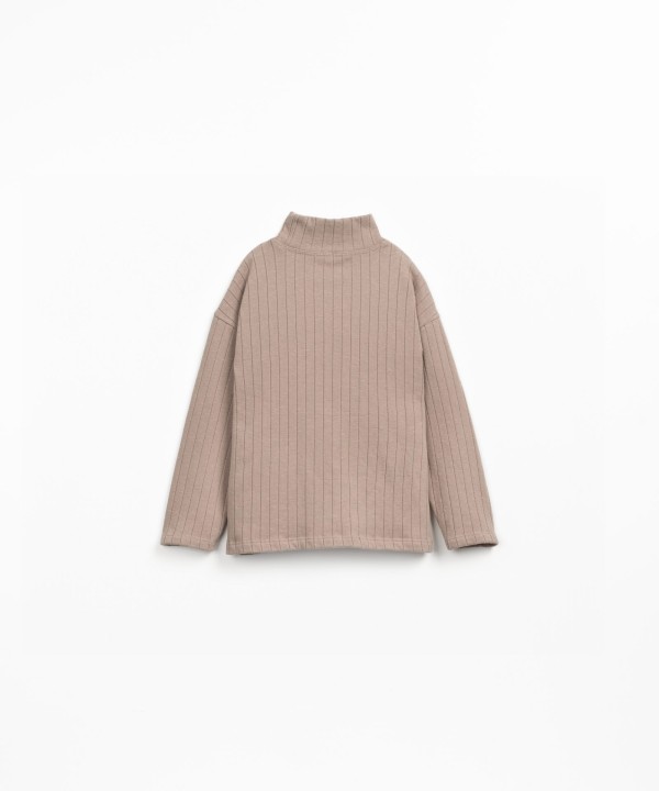 Ribbed knit t-shirt with a blend of natural and recycled fibers