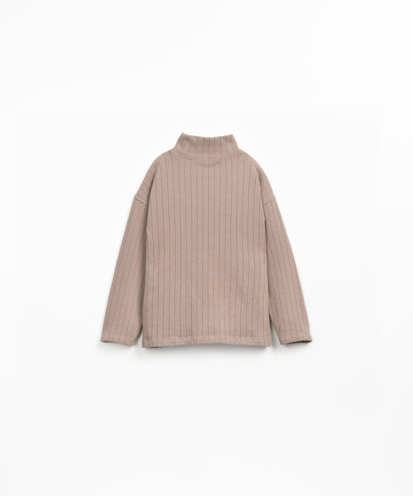 Ribbed knit t-shirt with a blend of natural and recycled fibers