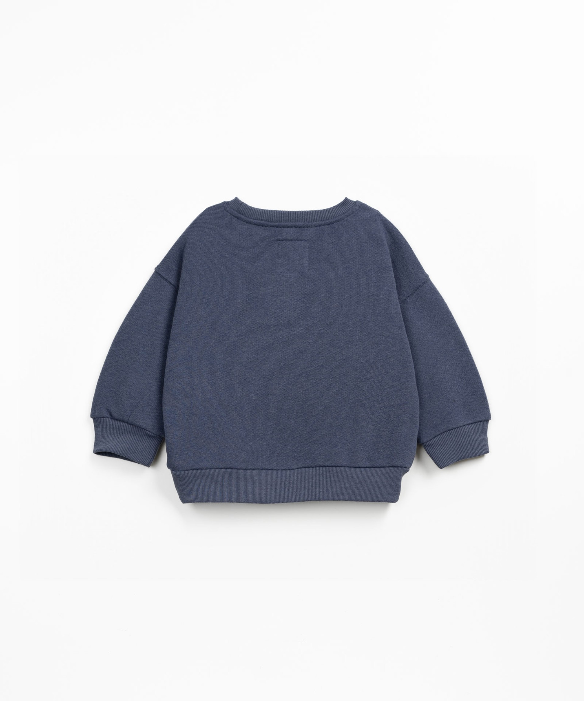 Sweatshirt with recycled fibers