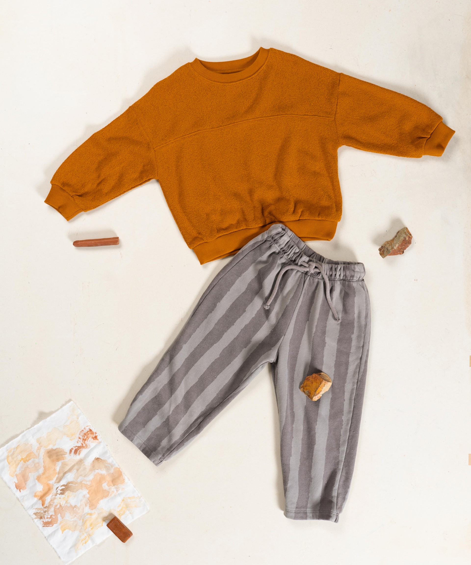 Jersey sweatshirt in regenerative and recycled cotton with ribbed cuffs