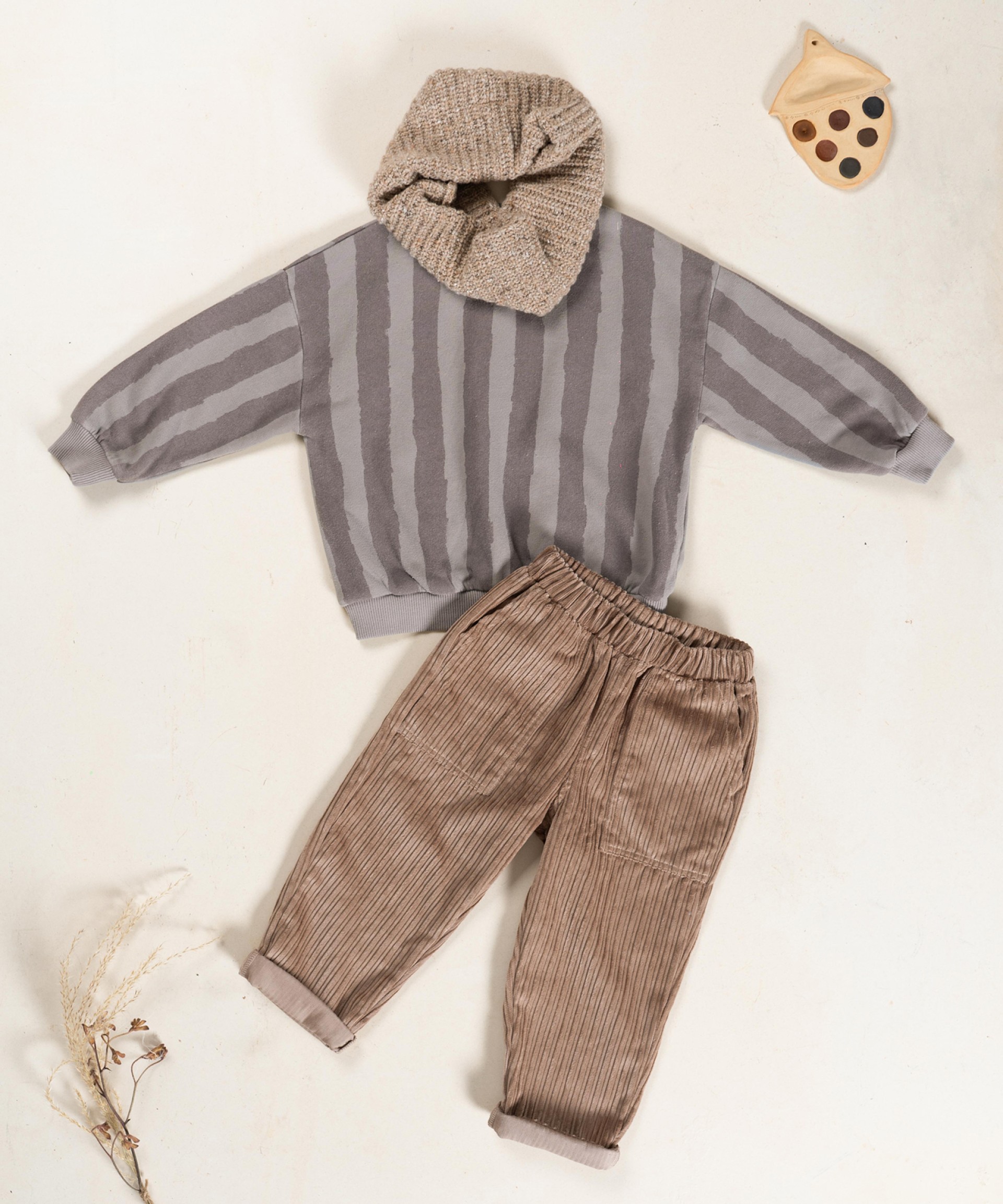 Knitted sweater with stripe print