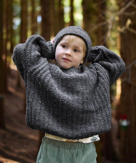 Knitted jumper made with a blend of recycled wool, wool and viscose