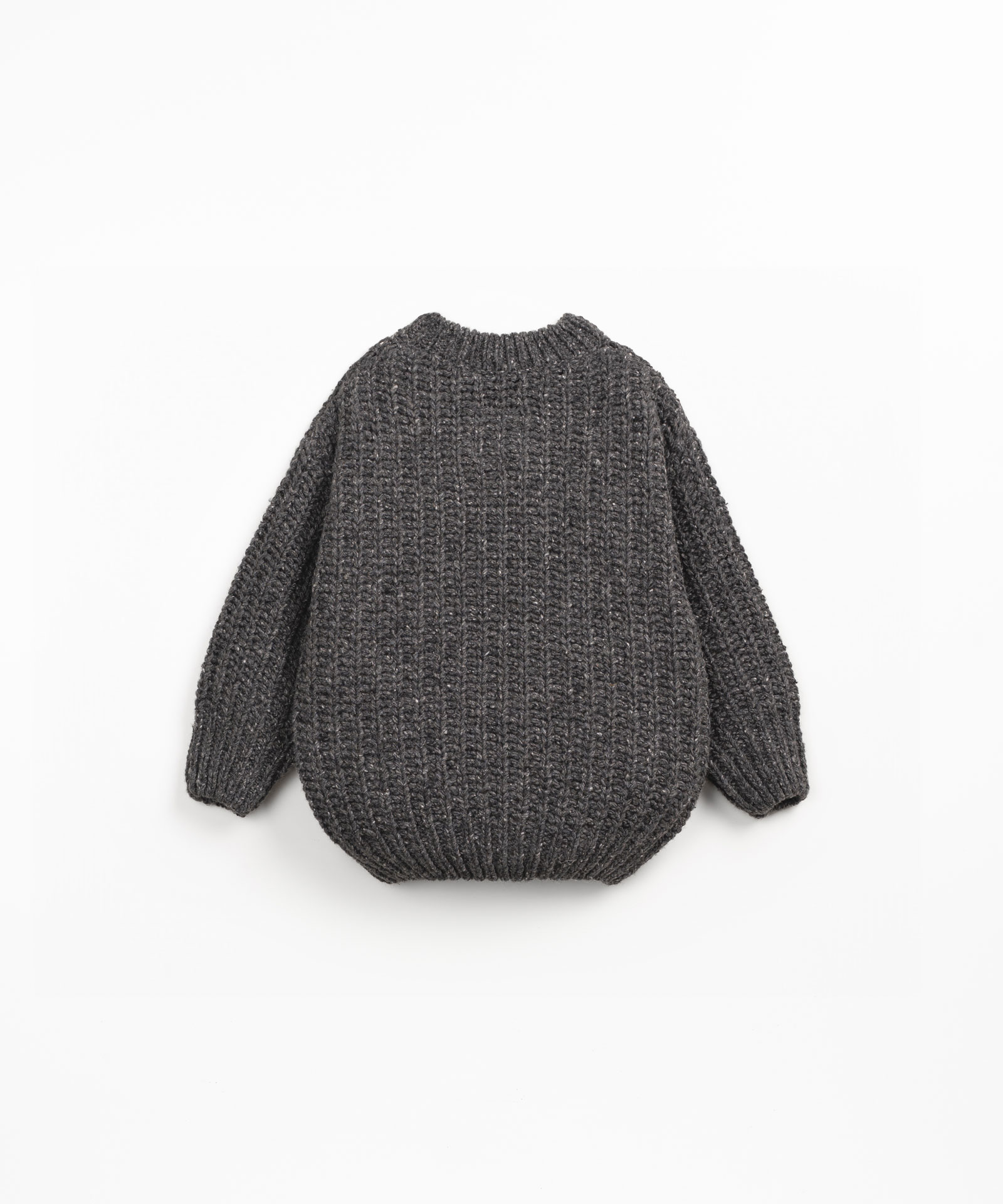 Knitted jumper made with a blend of recycled wool, wool and viscose