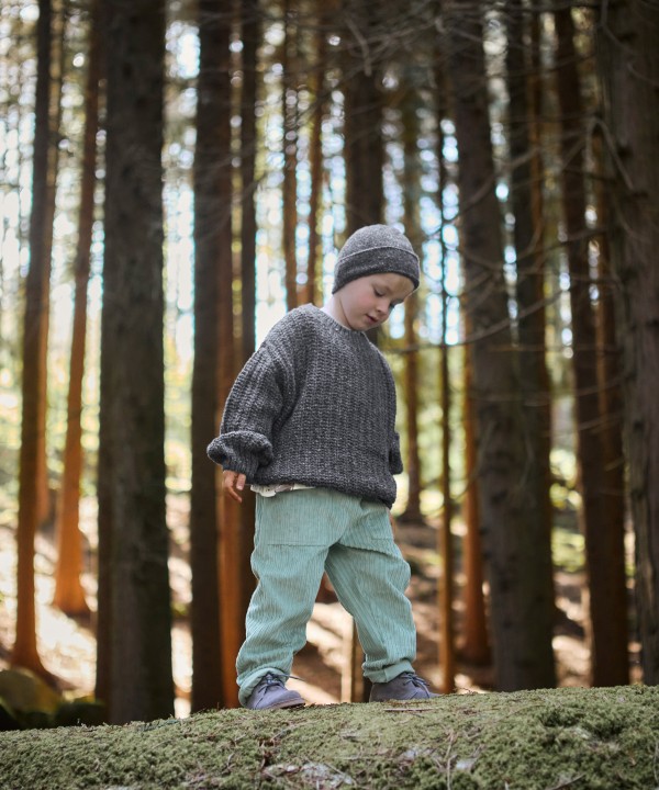 Corduroy trousers with pockets