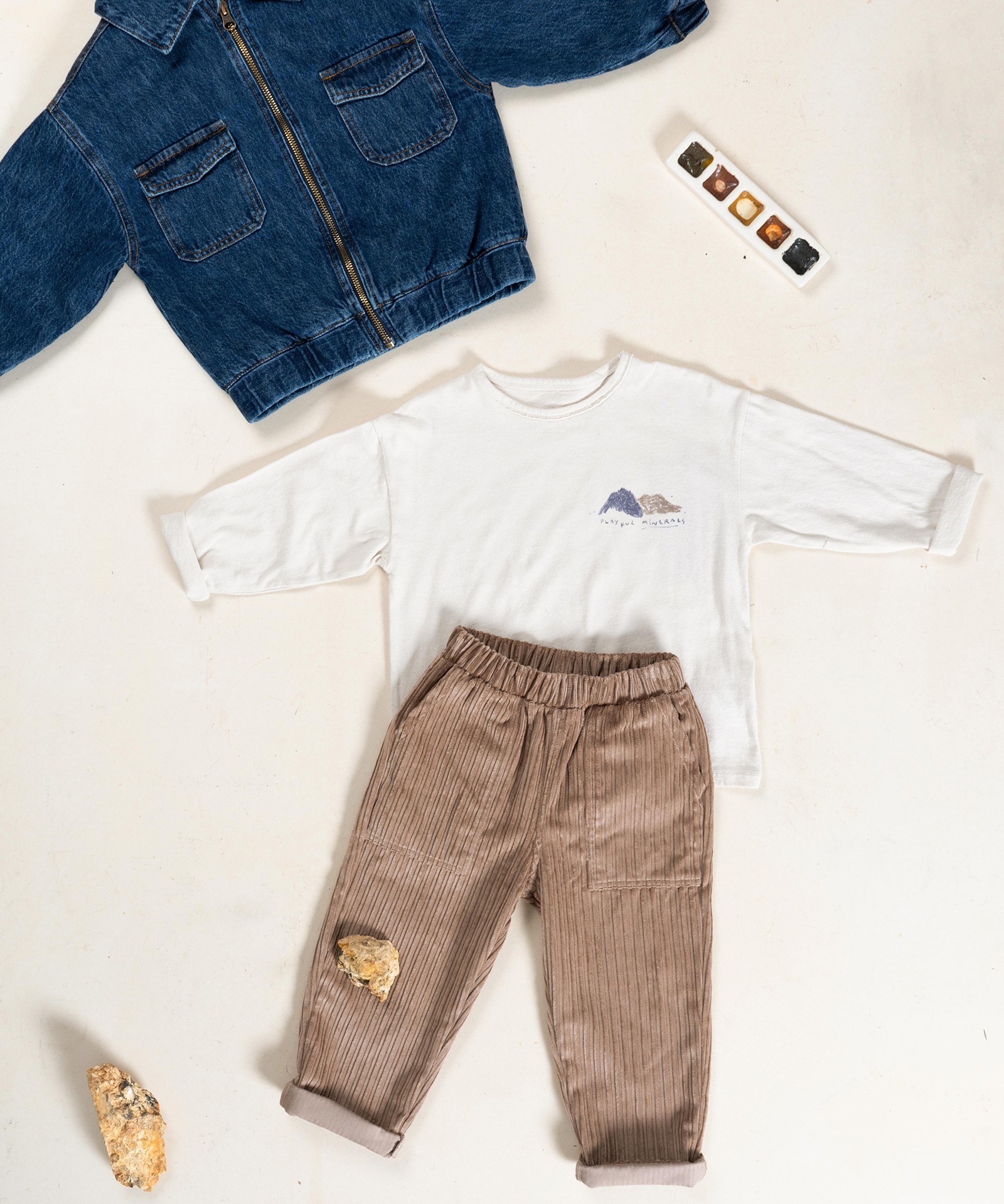 Corduroy trousers with pockets