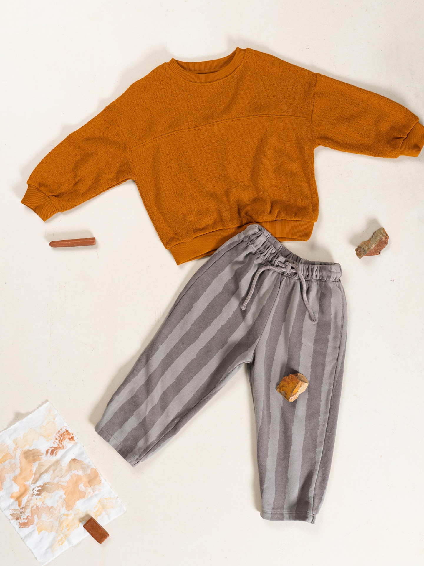 Calça em mistura de fibras naturais com estampado