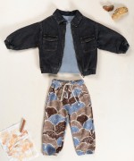 Pantaln con estampado de montaas
