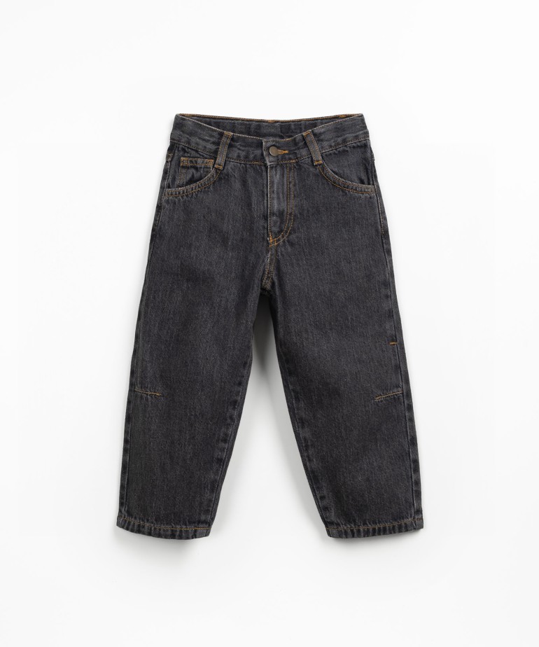 Jeans with adjustable belt