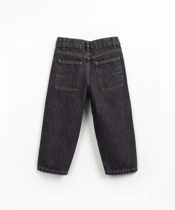 Jeans with adjustable belt
