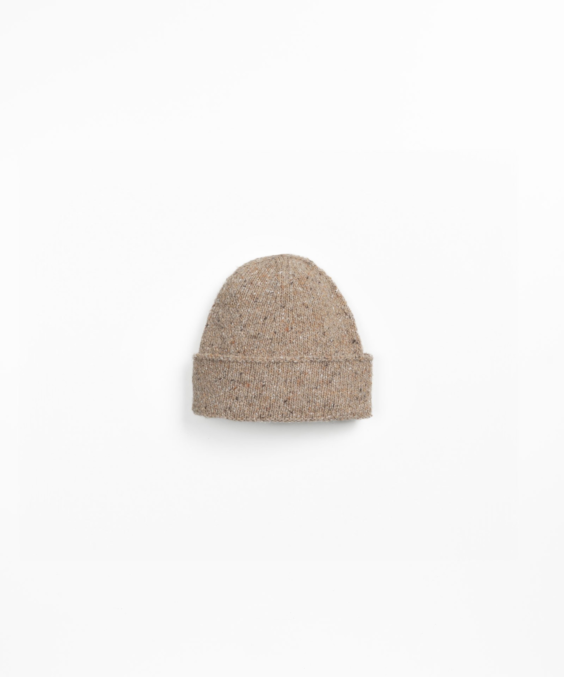 Knitted hat in a blend of wool, recycled wool, and viscose