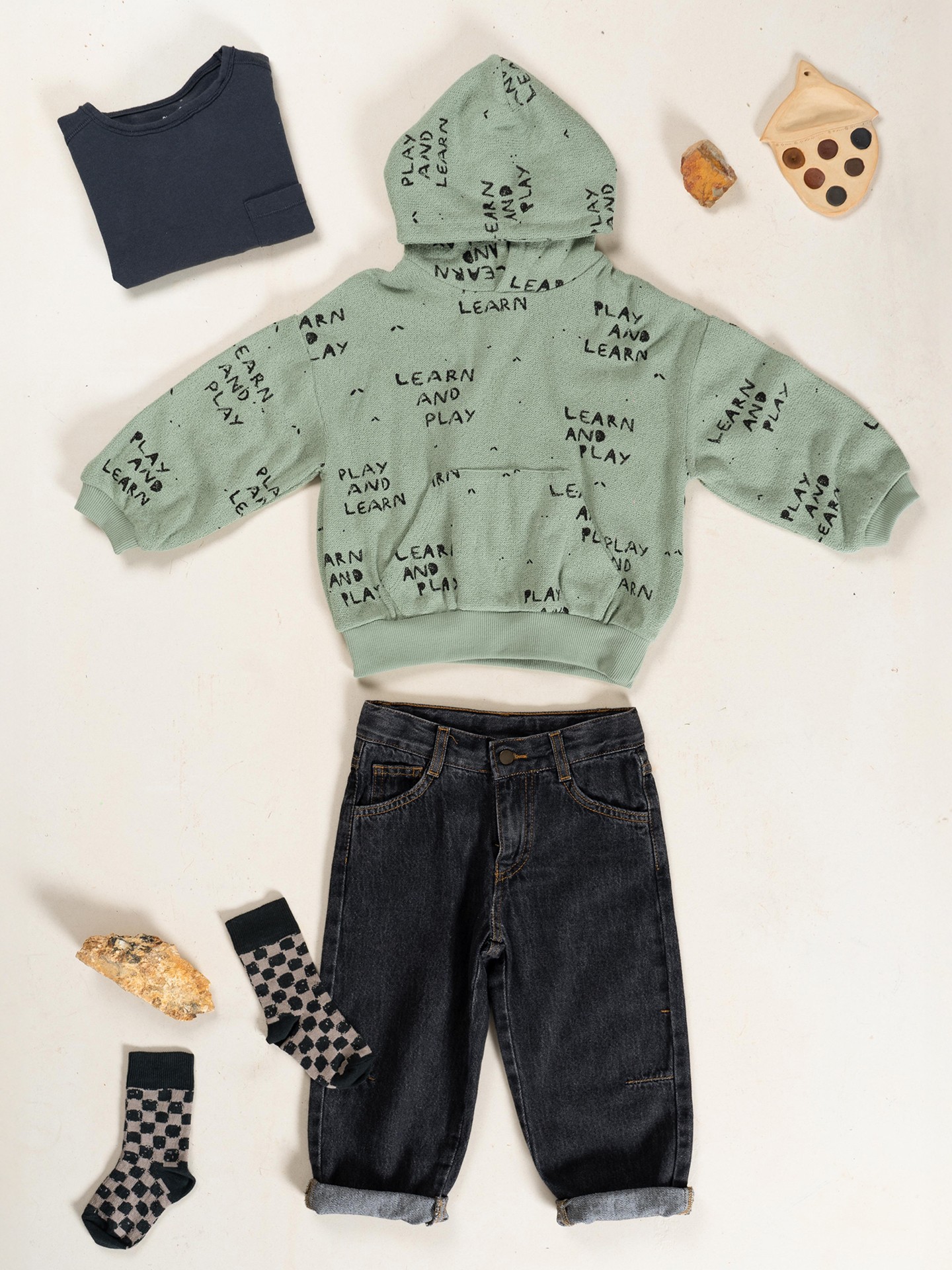 Calça de ganga com cinto ajustável