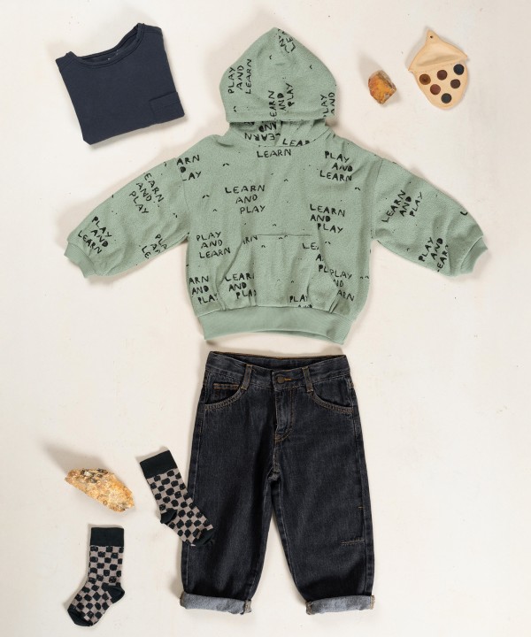 Jeans with adjustable belt