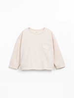 T-shirt with a blend of natural and recycled fibers