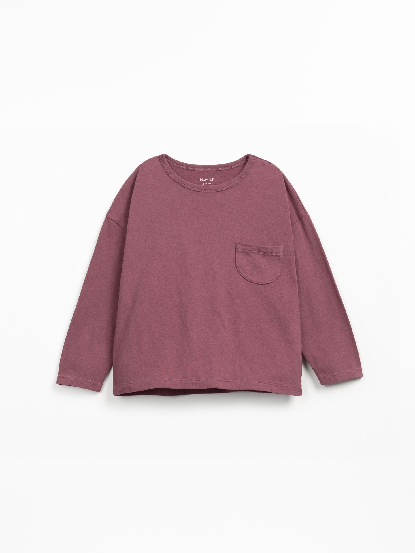 T-shirt com mistura de fibras naturais e fibras recicladas