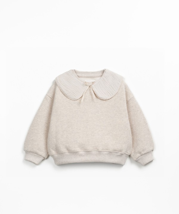 Sweater with a mix of natural and recycled fibers