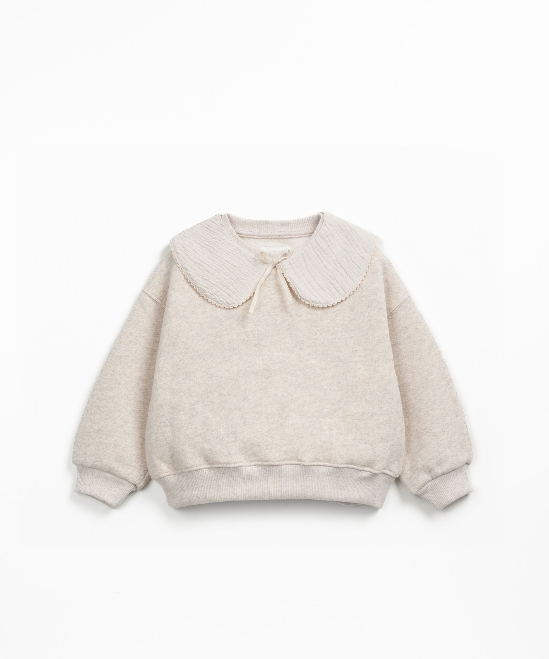 Knitted sweater with collar