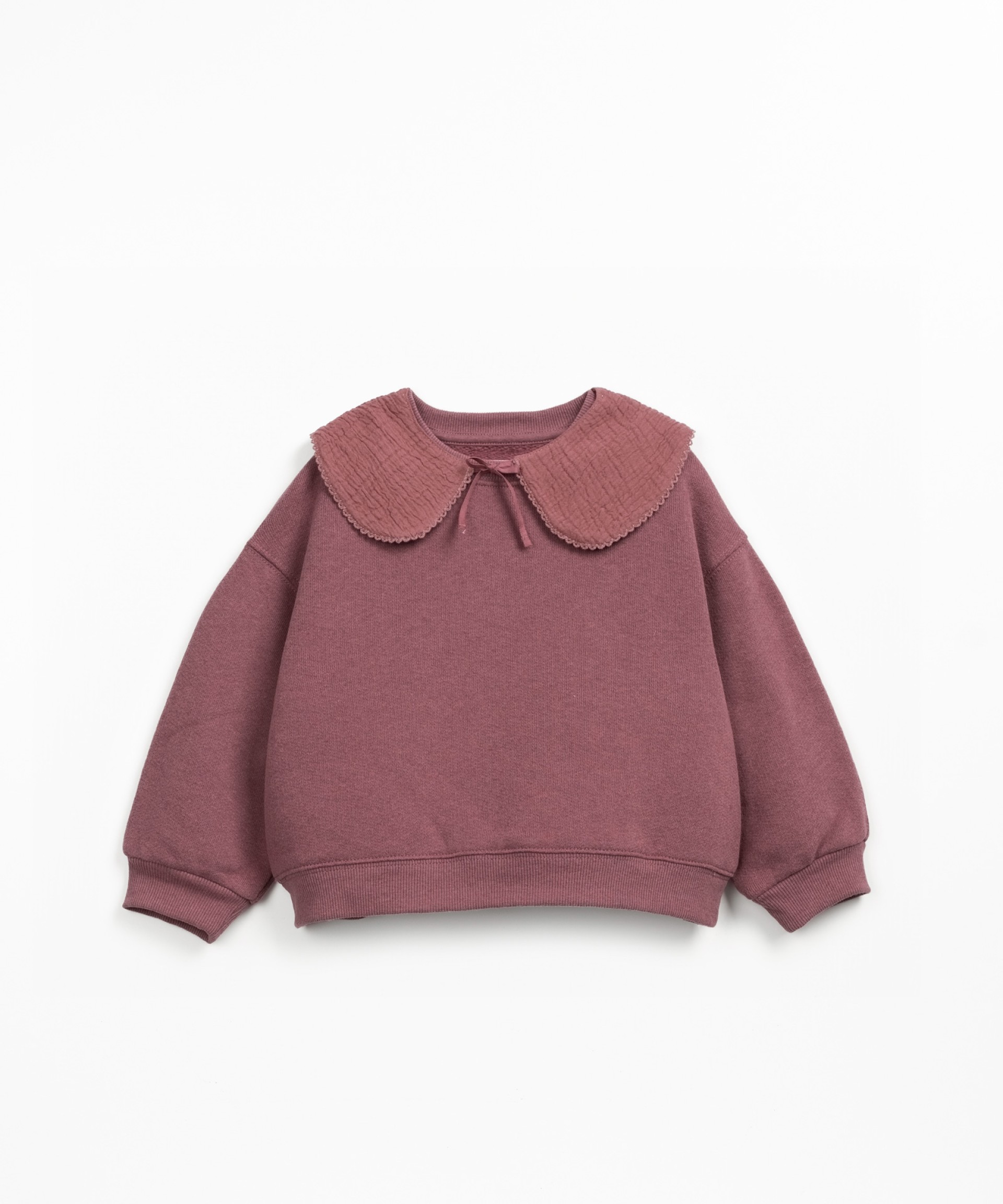 Knitted sweater with collar