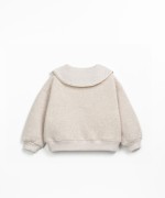 Knitted sweater with collar