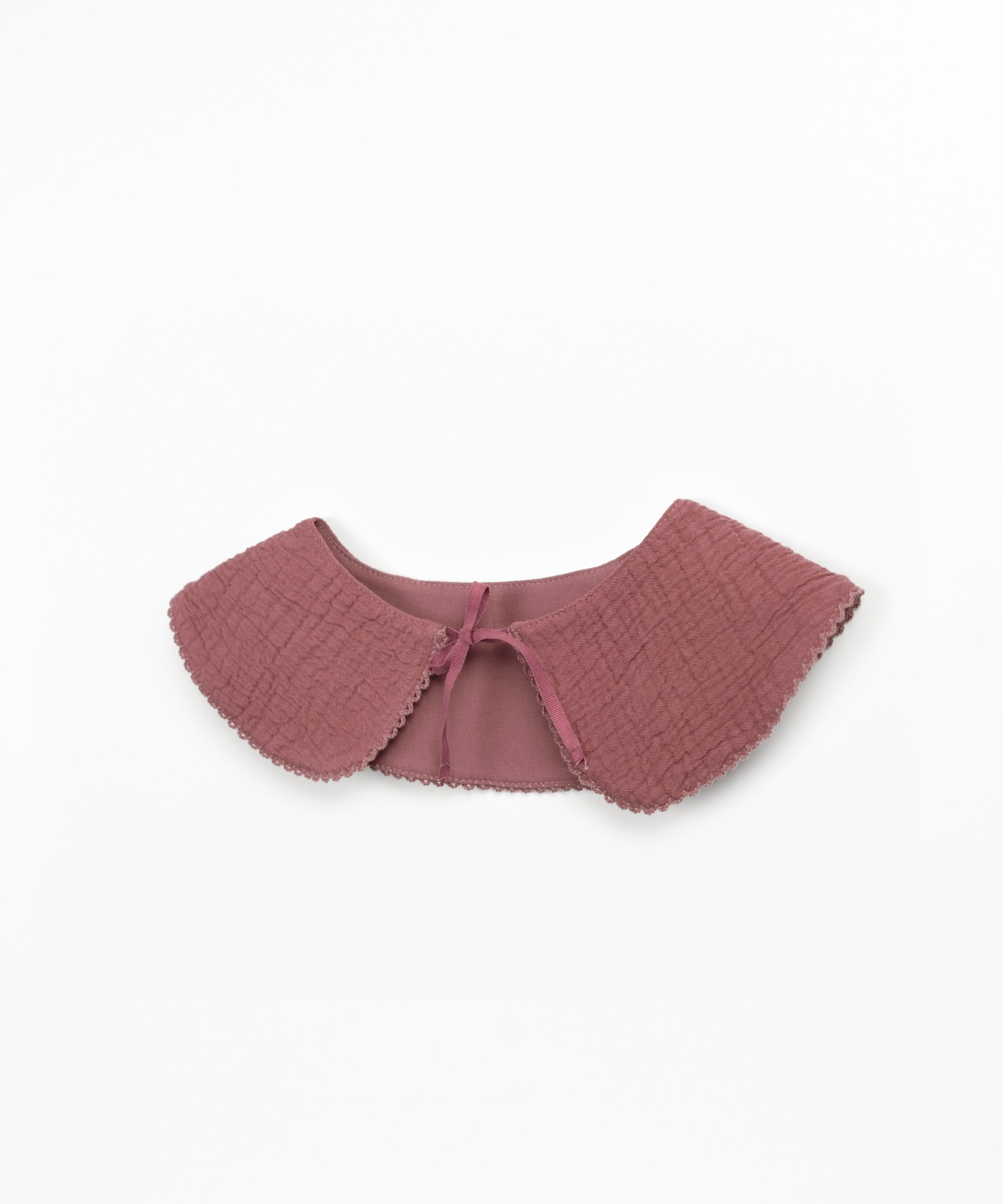 Knitted sweater with collar