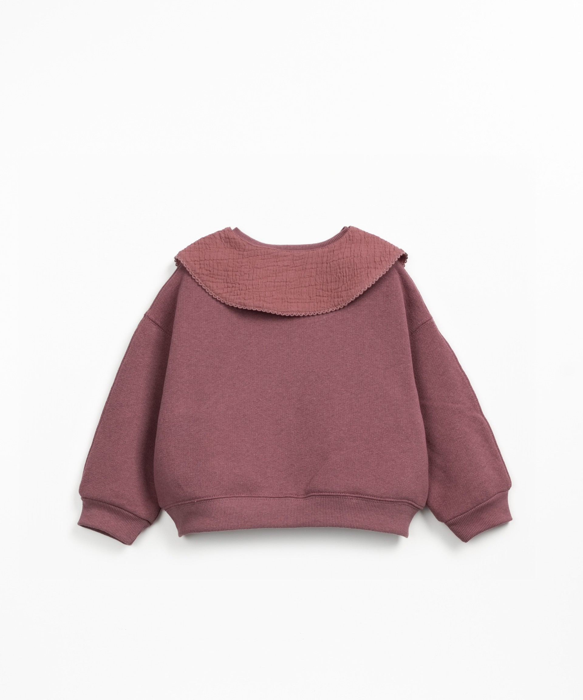 Knitted sweater with collar