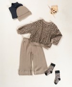 Sweater with dropped shoulders