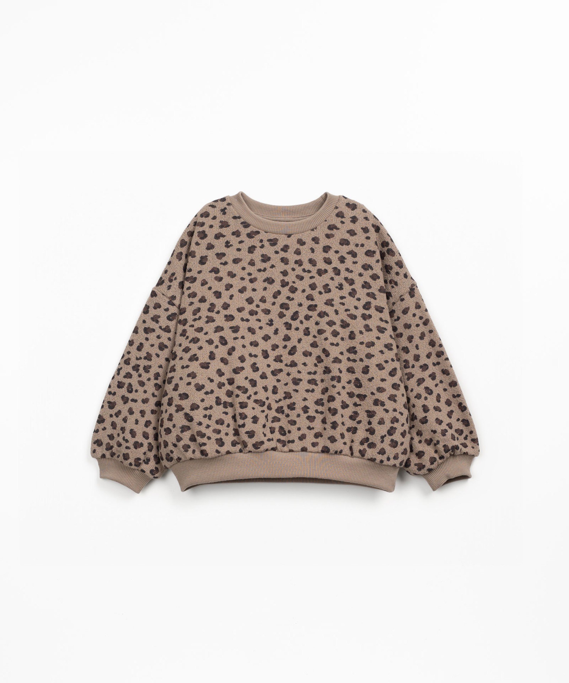 Sweater with dropped shoulders