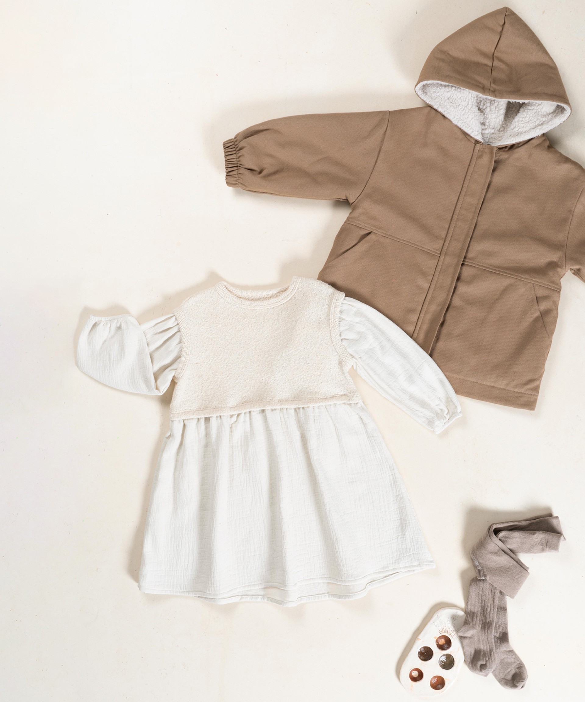 Chaqueta con capucha de algodn orgnico y algodn con bolsillos frontales
