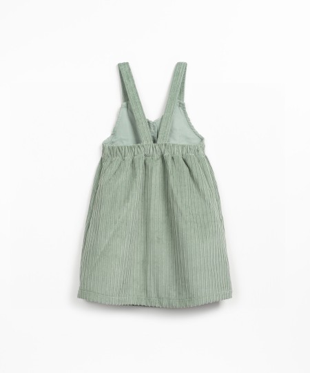 Robe en velours côtelé avec ouverture frontale