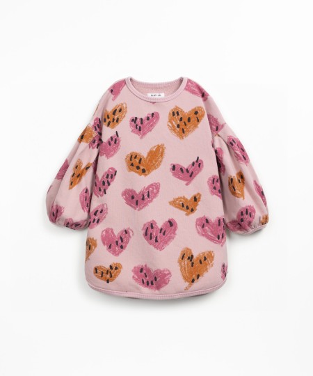 Vestido oversized con estampado de corazones