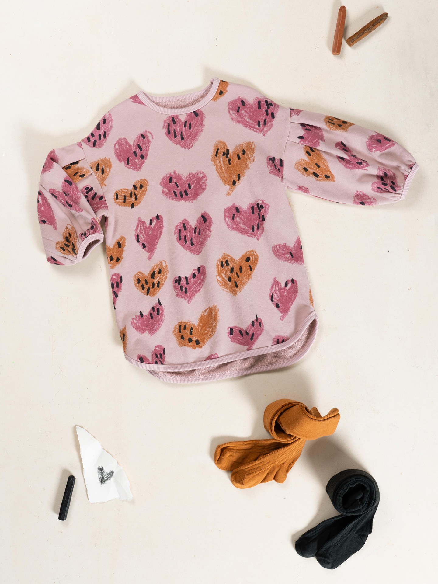 Vestido oversized con estampado de corazones