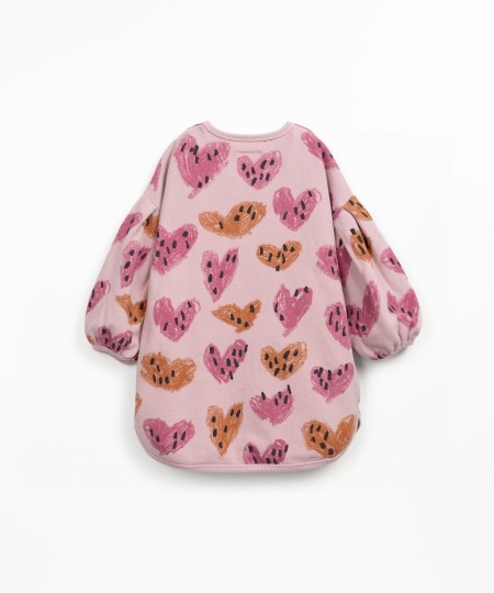 Vestido oversized con estampado de corazones