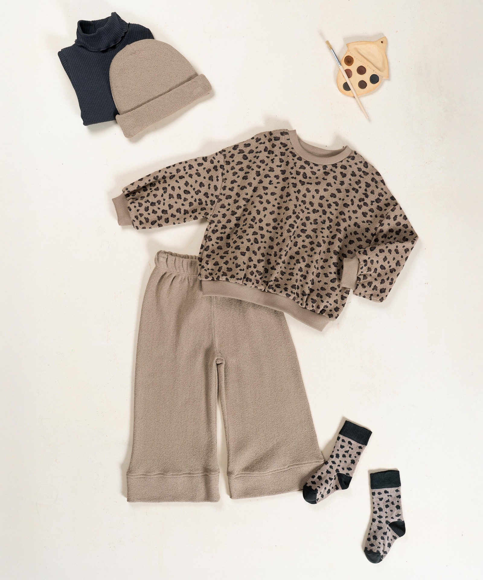 Knit trousers in fiber blend