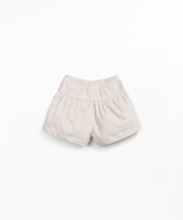 Corduroy shorts with a blend of recycled cotton and cotton