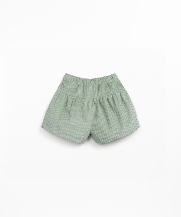 Corduroy shorts with a blend of recycled cotton and cotton