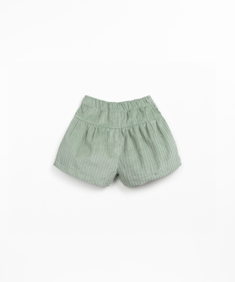 Corduroy shorts with a blend of recycled cotton and cotton