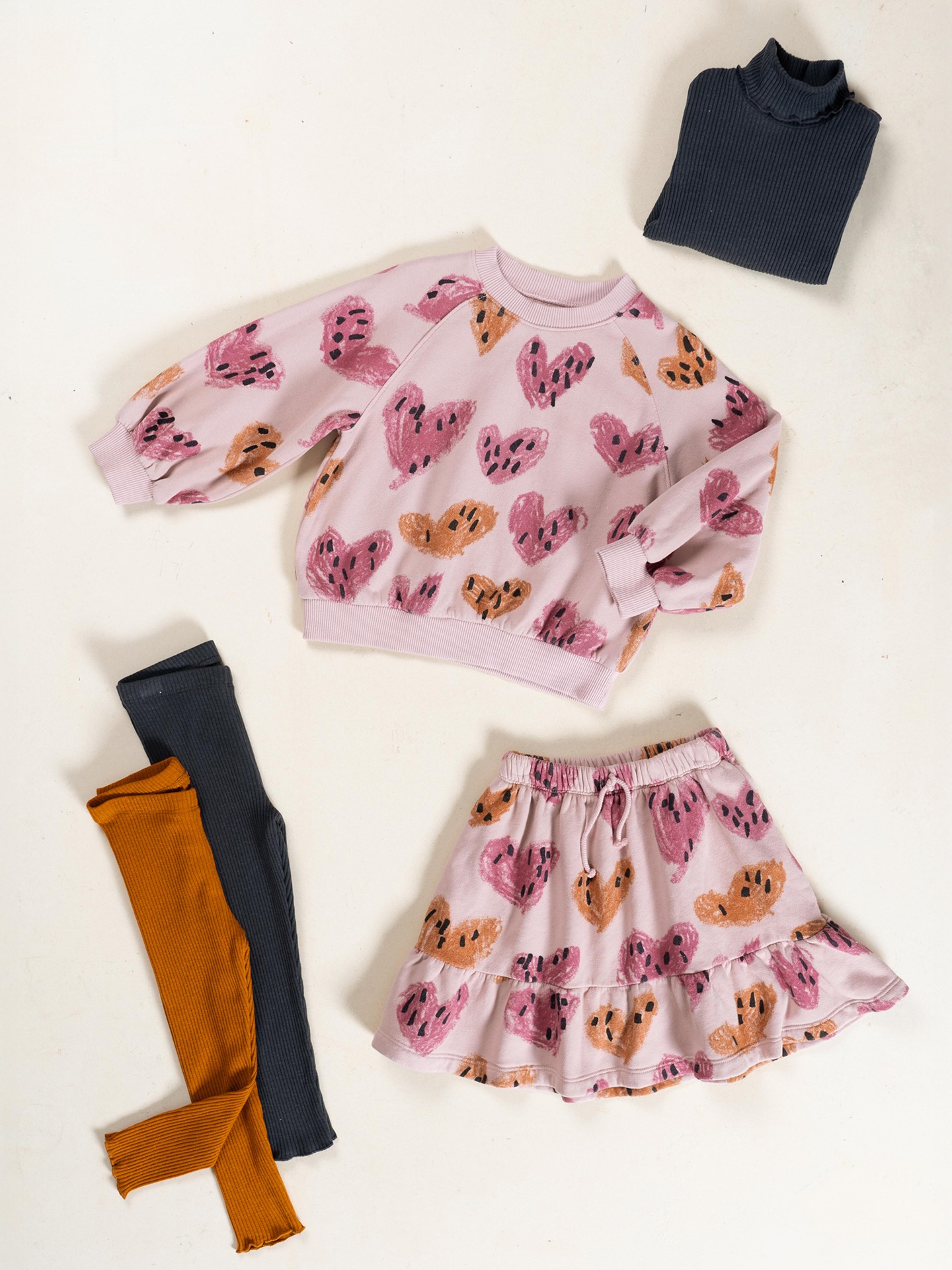 Saia com estampado de corações